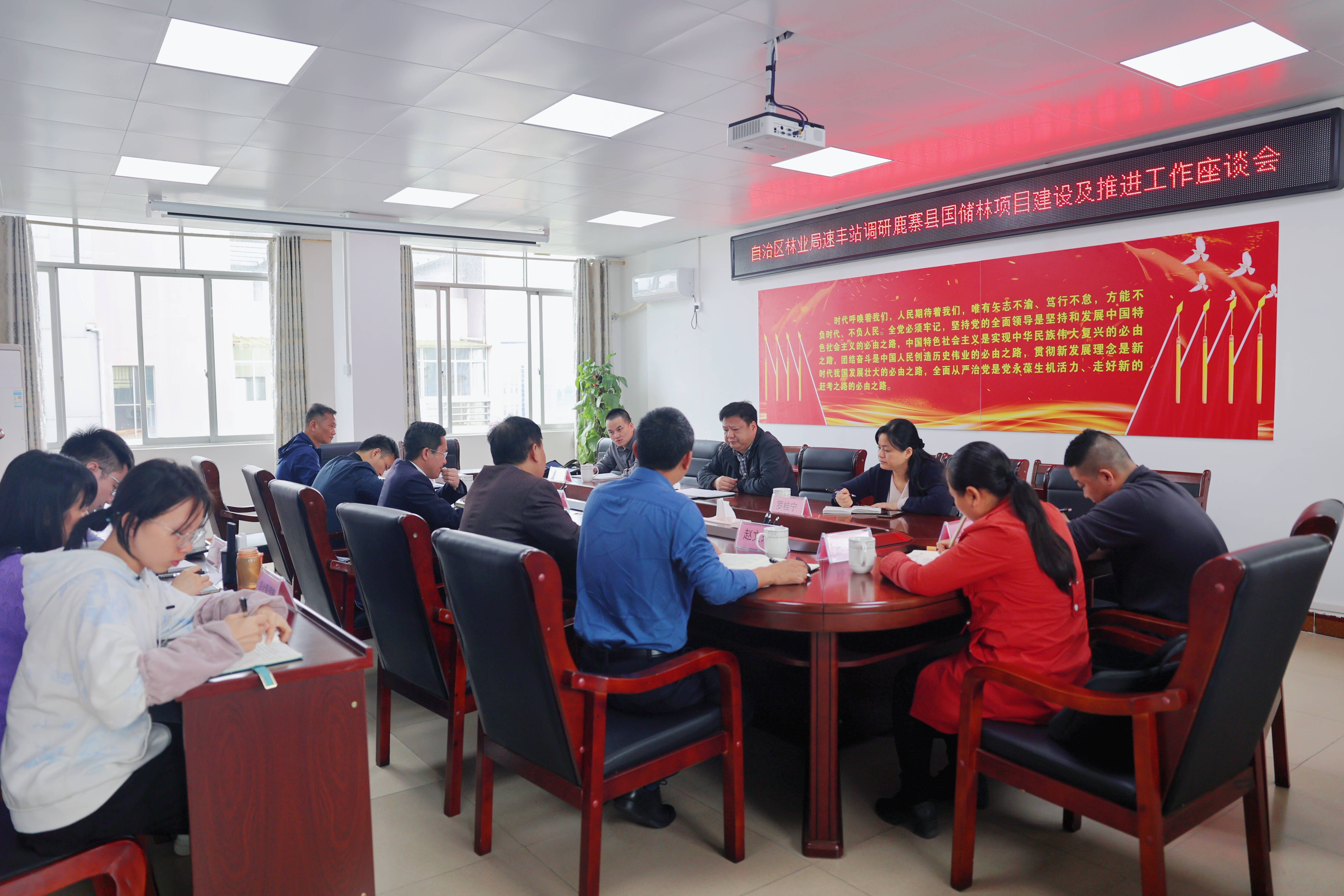 自治区林业局速丰站调研组到东升国际官网集团调研国储林建设及推进工作